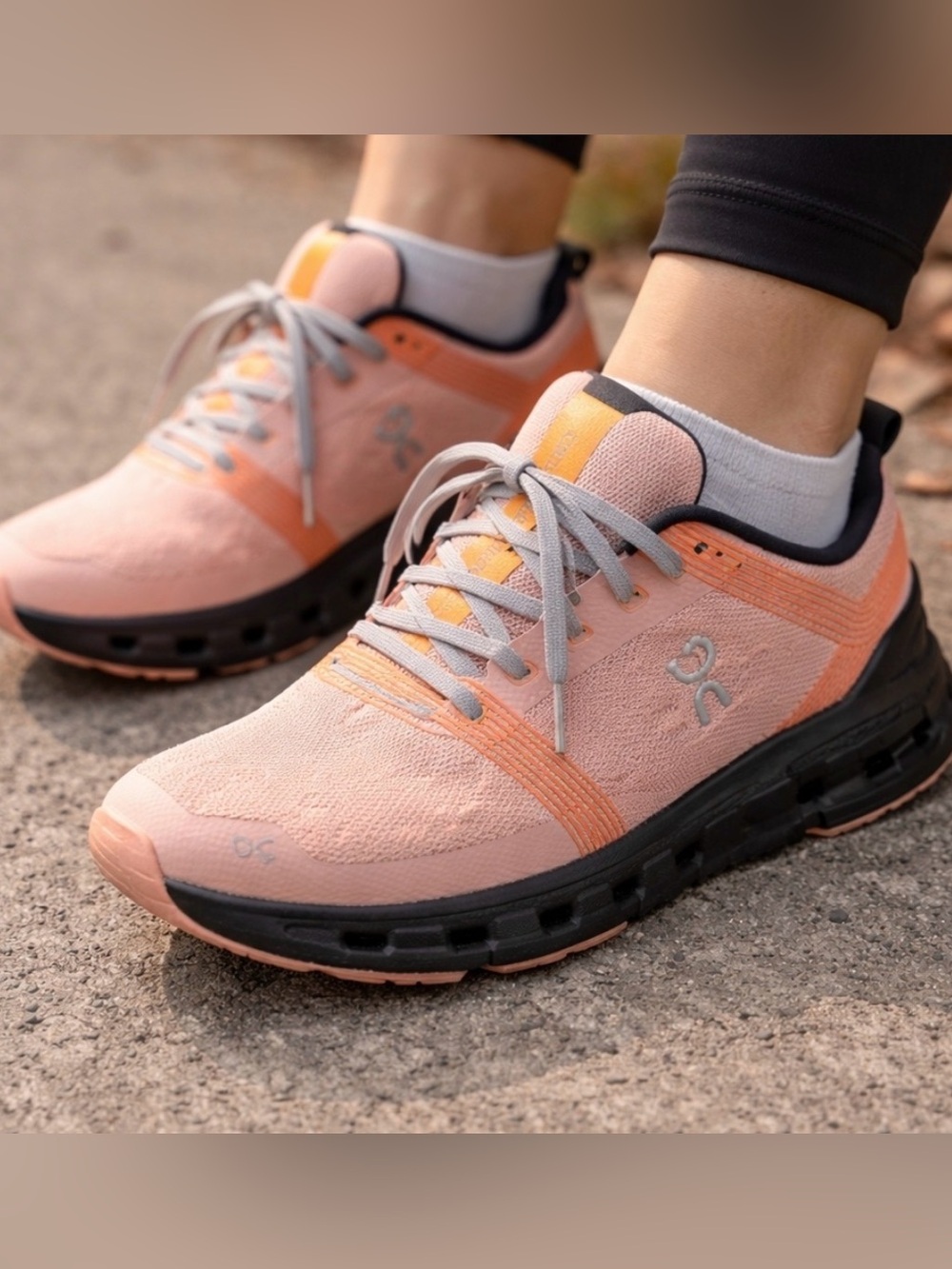 On Cloud Running Women’s Peach Athletic Running Sneakers, size 8